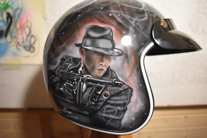 Aerografo Casco con il disegno di un Gangster
