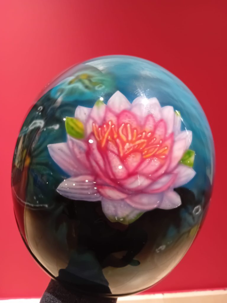 Aerografo su Casco - Colibri e fiori di loto