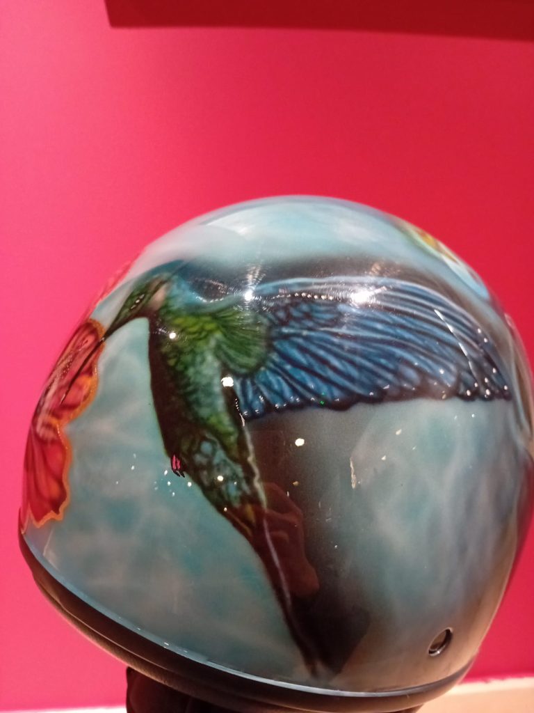 Aerografo su Casco - Colibri e fiori di loto